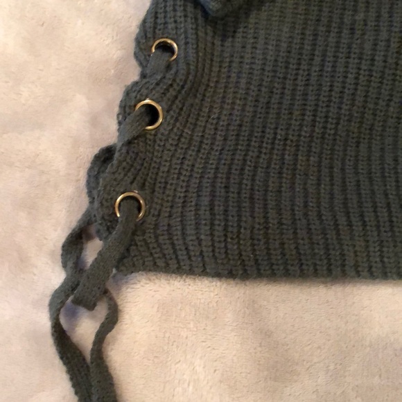 Olive green sweater with tie detail Size ML - Picture 2 of 2